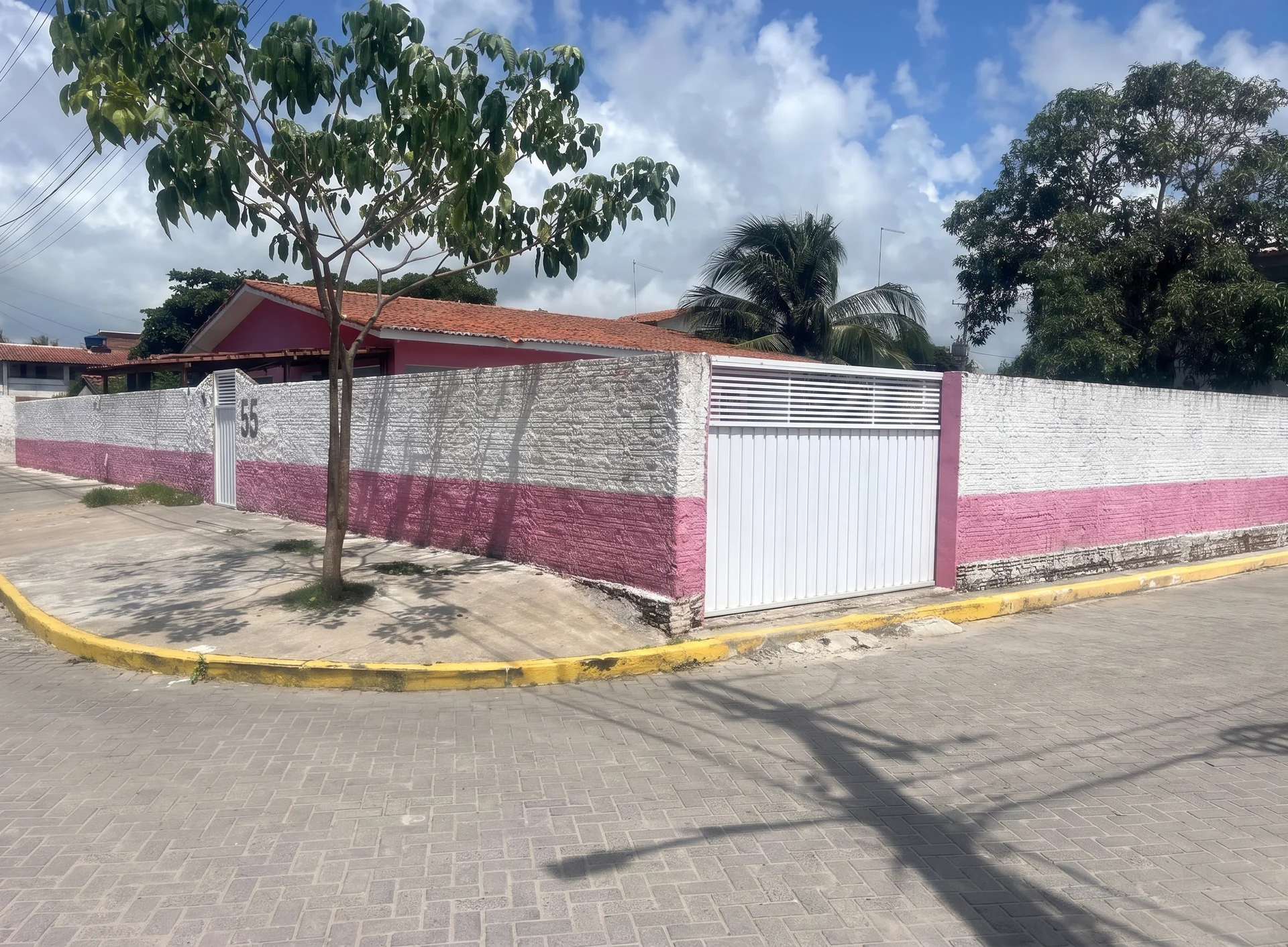 Fachada da Casa em Maracaípe de dia